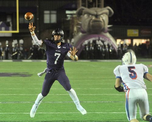 NWA Democrat-Gazette/MICHAEL WOODS • @NWAMICHAELW The Fayetteville High School Bulldogs vs the West Memphis Blue Devils Friday, November 13, 2015, at Harmon Field in Fayetteville.