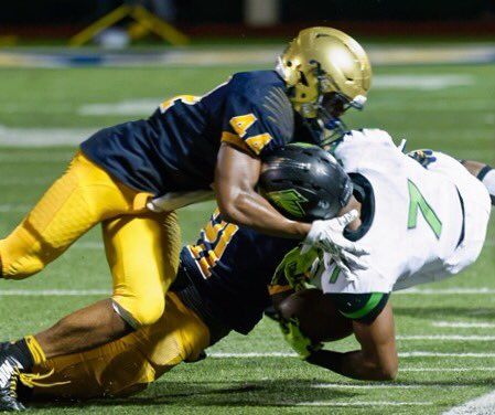 Rocky Shelton gets another tackle